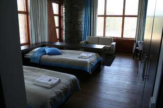 Отель Lodge Hotel Lohimaa Tervo Двухместный номер с 1 кроватью или 2 отдельными кроватями, вид на озеро-3